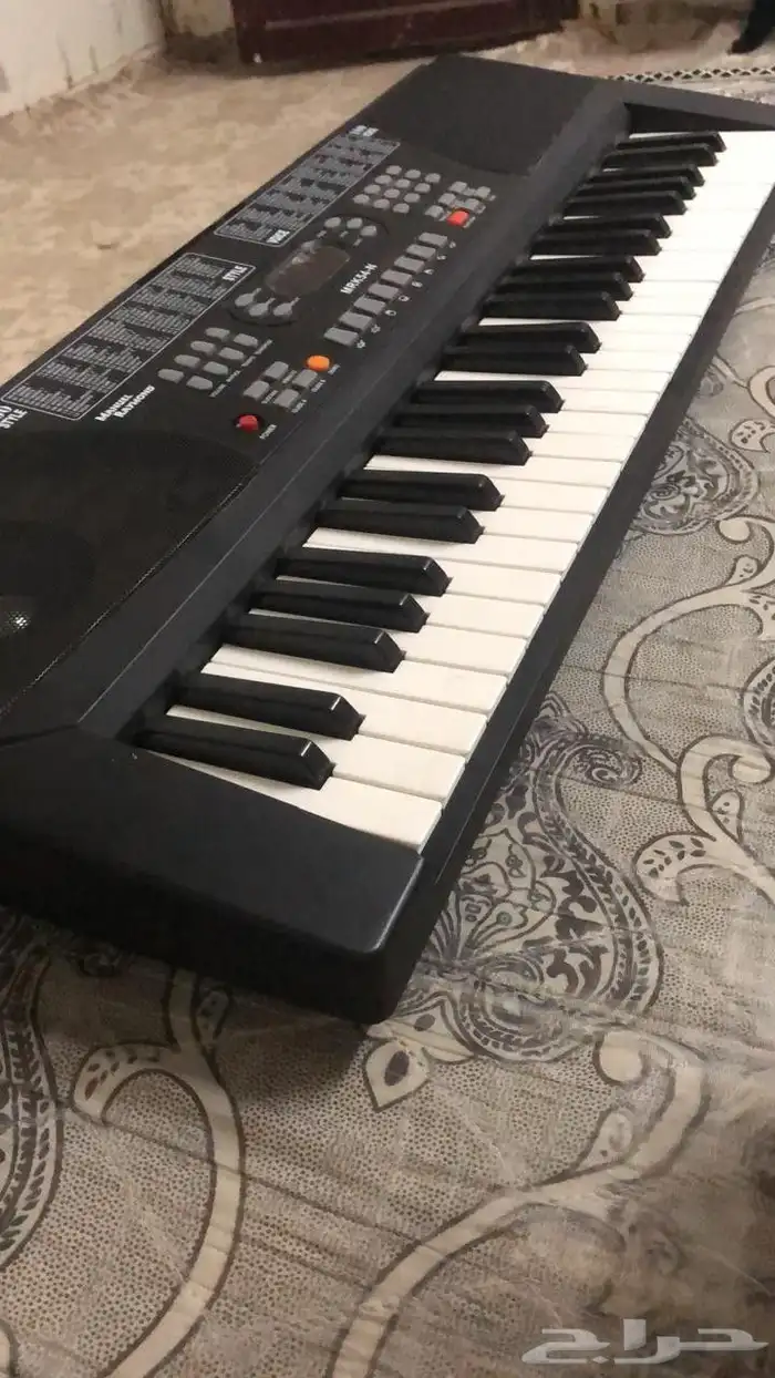 للبيع بيانو نظيف جدا 2