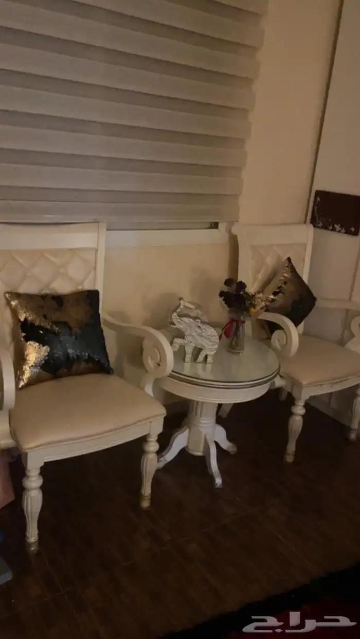 طاوله وكراسي 2