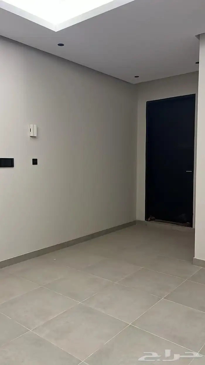 شقة للايجار مع سطح بحي النرجس 1