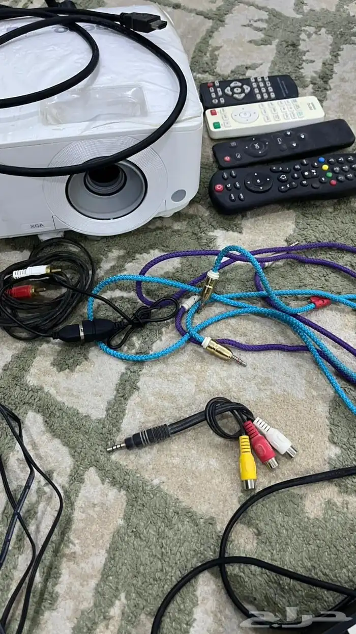 تلفزيون وبروجكتر والملحقات للبيع 2