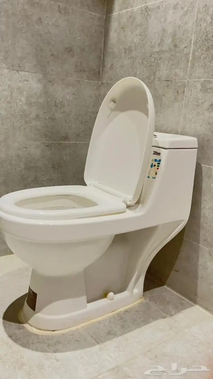 حمام فرنجي جديد ونظيف يوجد لدي 2 نظيف غير مستعمل وغير راكب 1