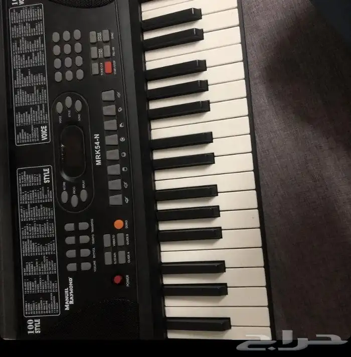 للبيع بيانو نظيف جدا 3