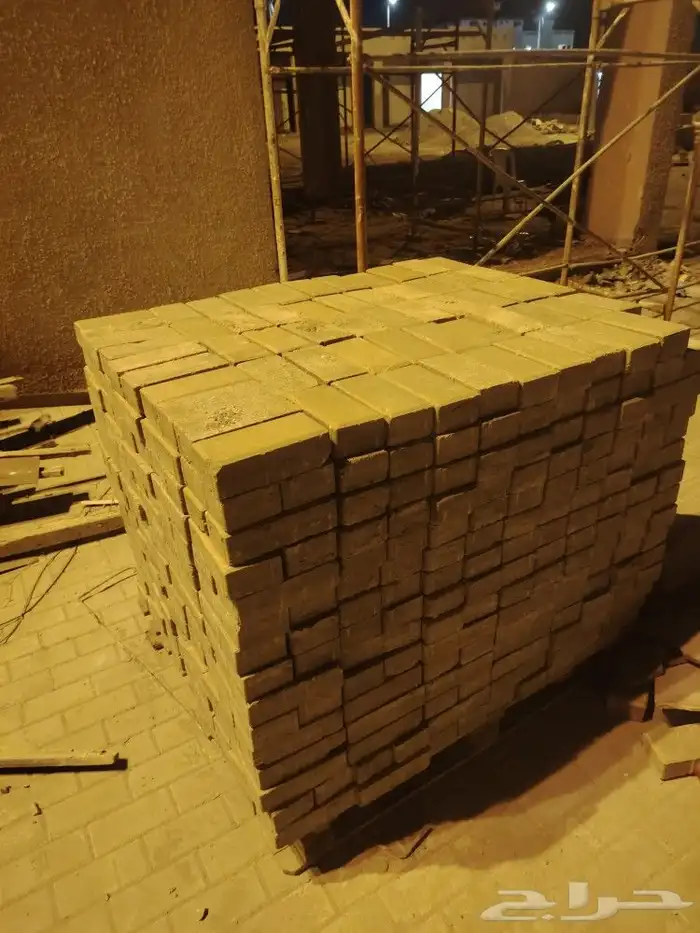 انترلوك مستخدم للبيع بسعر ممتاز الكميه محدوده 4