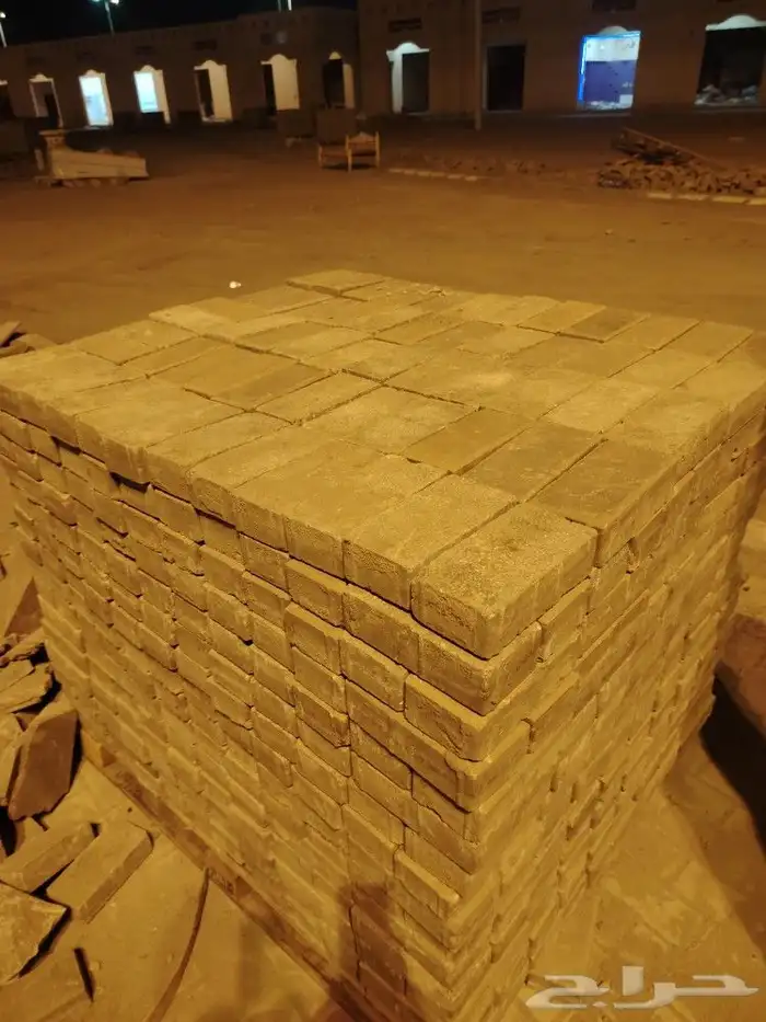 انترلوك مستخدم للبيع بسعر ممتاز الكميه محدوده 3