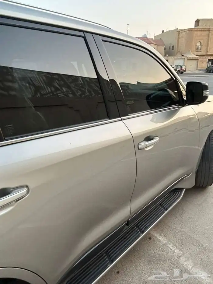 لكزس LX570 ممشى قليل 9