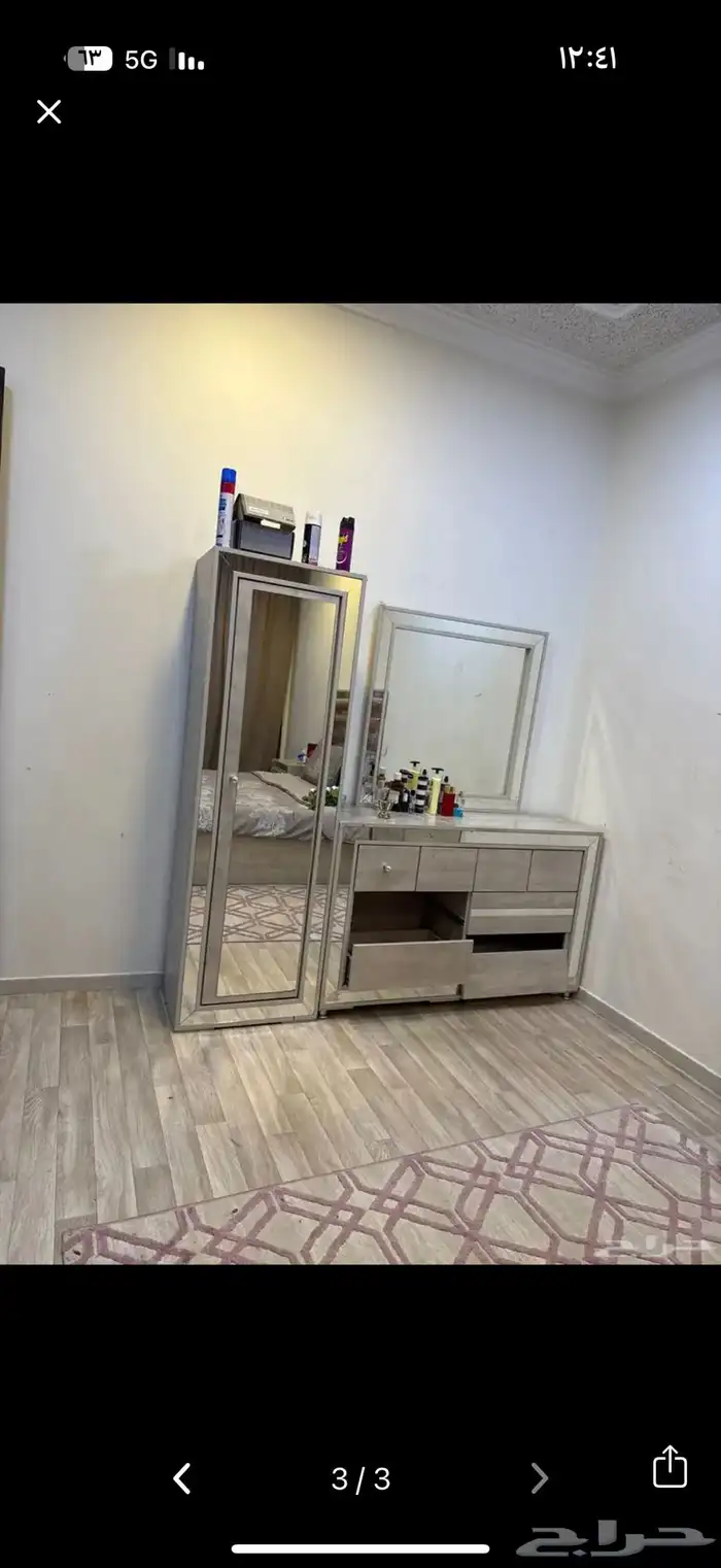 غرفه نظيفه مافيها إلا سحوب التسريحه 0