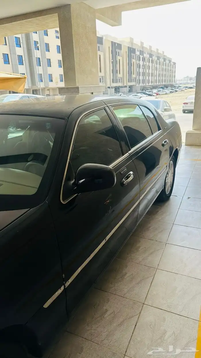 لينكون تاون كار لارج اسود 4