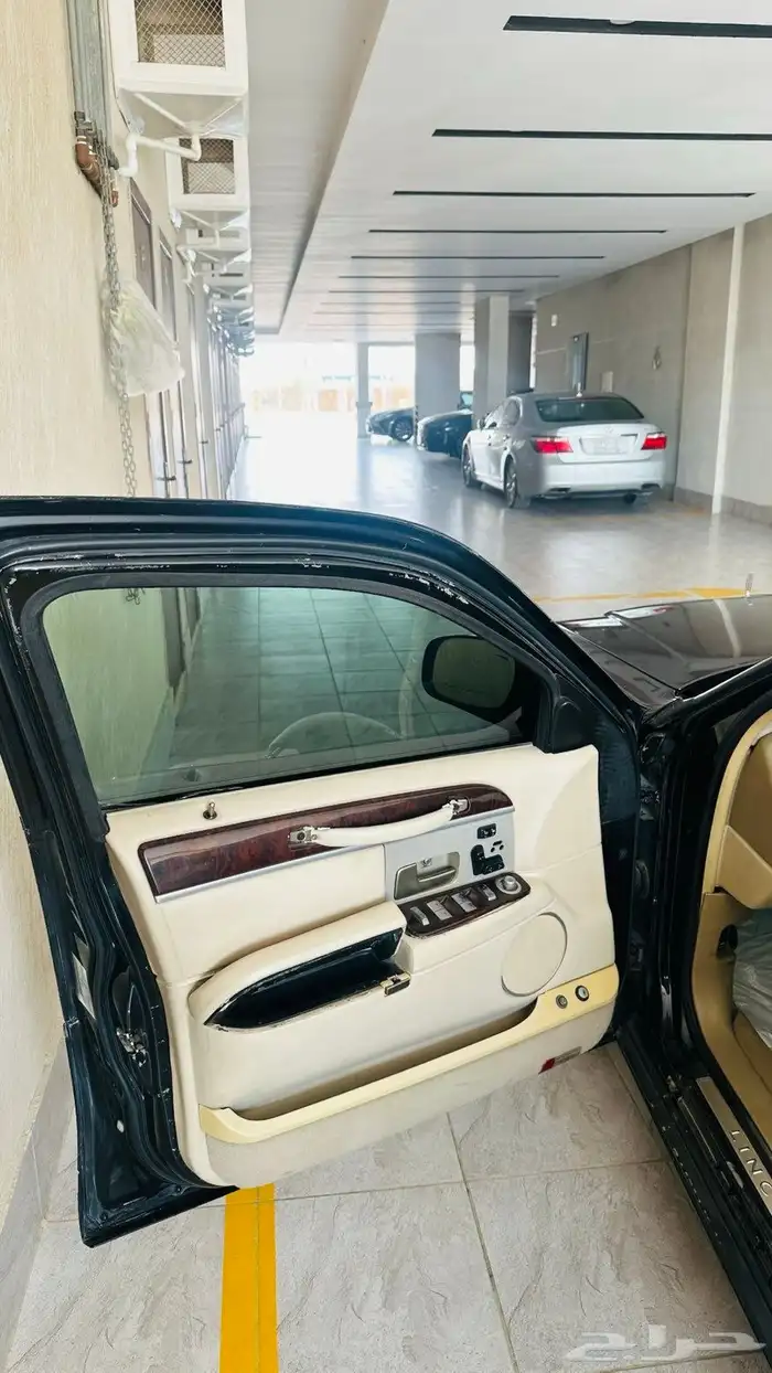 لينكون تاون كار لارج اسود 8