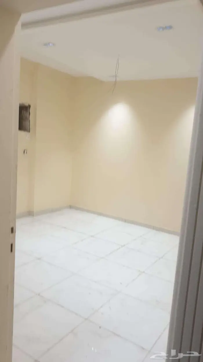 شقة غرفة ومنافعها للايجار حي البوادي شامل الكهرباء والماء 3