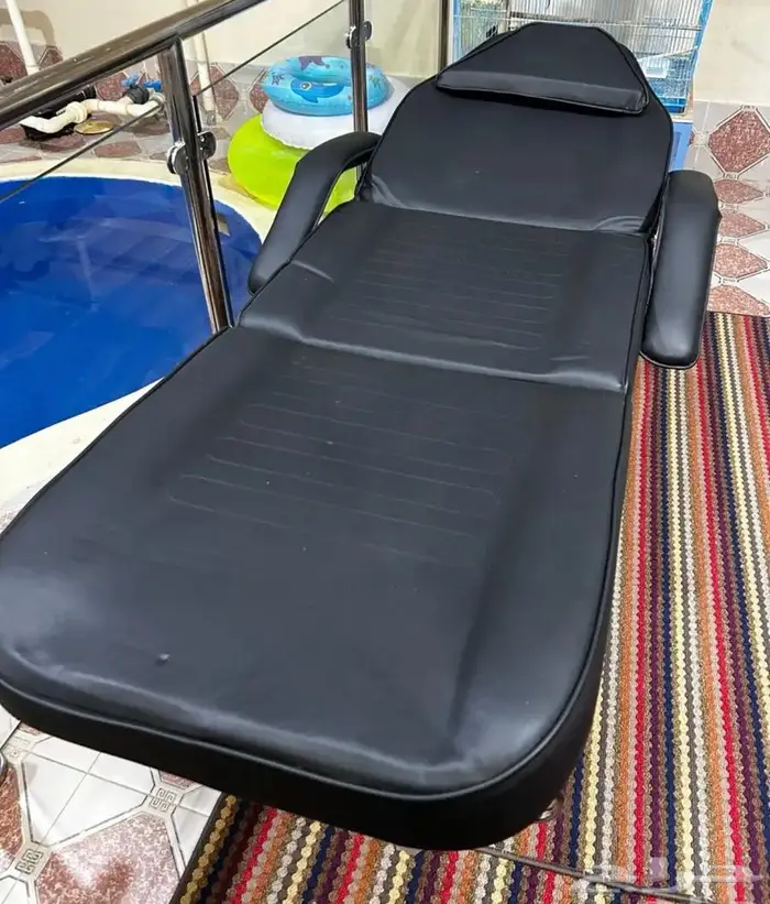 سرير وكرسي مساج وتجميل لون أسود مع اضاءه 6