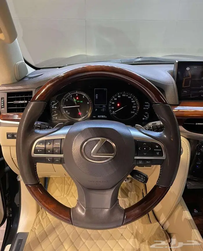 لكزس LX570 2021 4