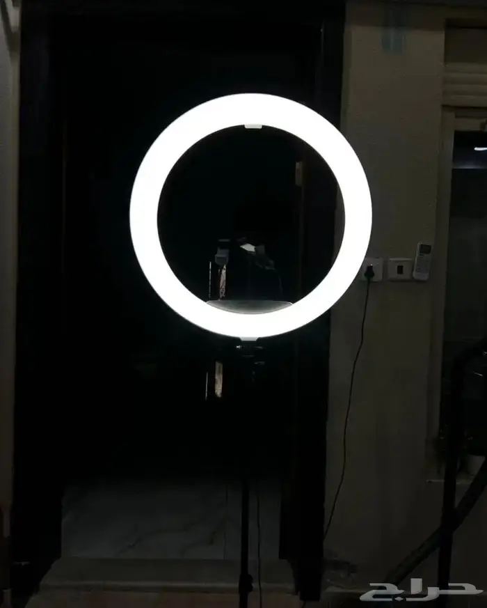 سرير وكرسي مساج وتجميل لون أسود مع اضاءه 7