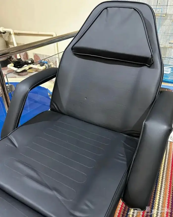 سرير وكرسي مساج وتجميل لون أسود مع اضاءه 3