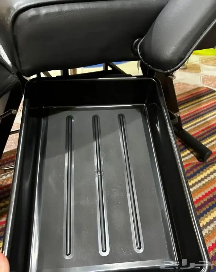 سرير وكرسي مساج وتجميل لون أسود مع اضاءه 8