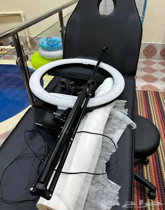 سرير وكرسي مساج وتجميل لون أسود مع اضاءه 5