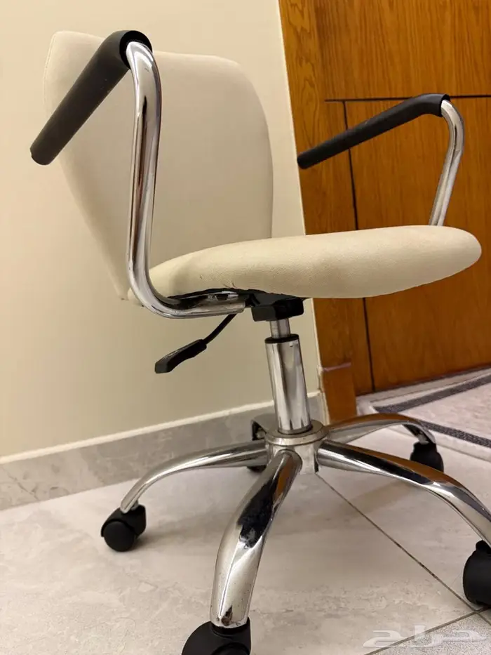 مكتب دراسي من هوم سنتر   كرسي دوار 1