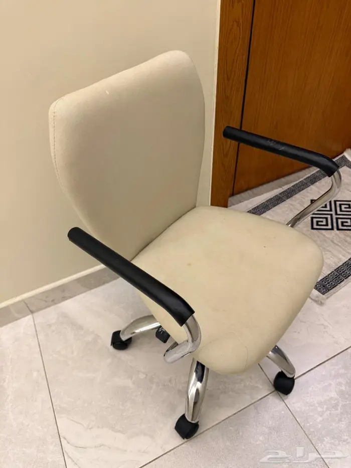 مكتب دراسي من هوم سنتر   كرسي دوار 2