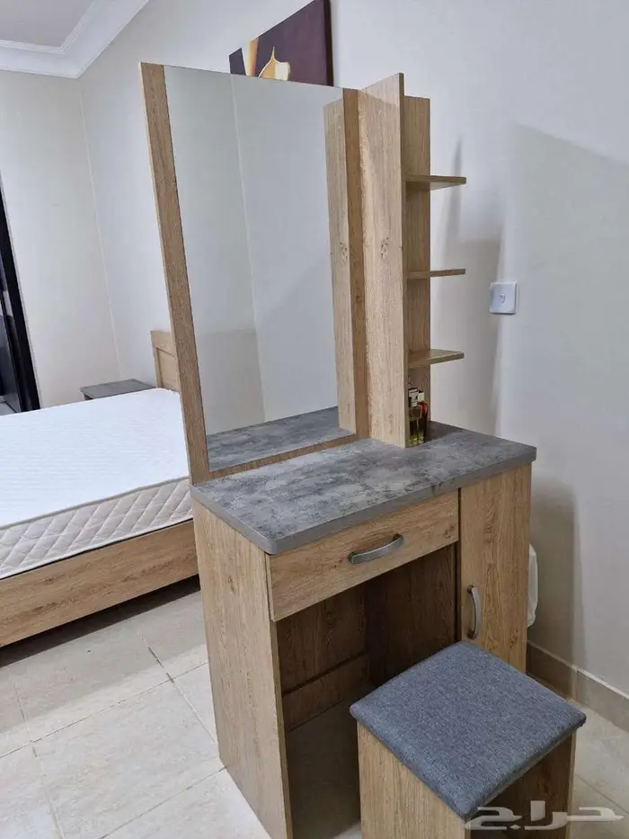 Reduction for moving furniture in excellent condition like n 13