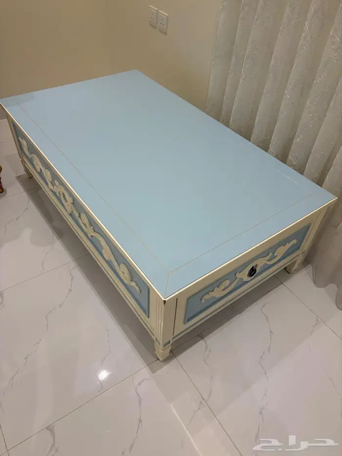 طقم كنب كلاسيك شبه جديد 3
