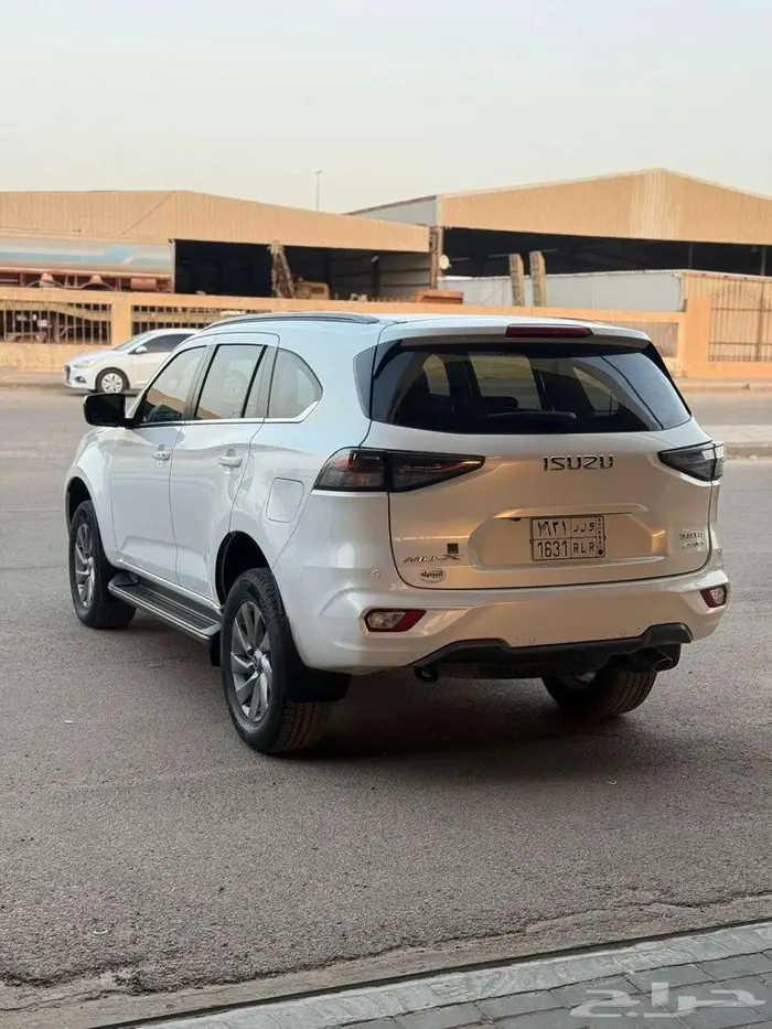 ايسوزو MUX 2024 فل كامل دبل سعودي ممشي 46 3