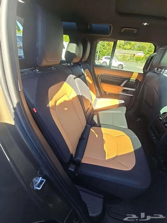 Land Rover Defender 110 X-Dynamic SE 16