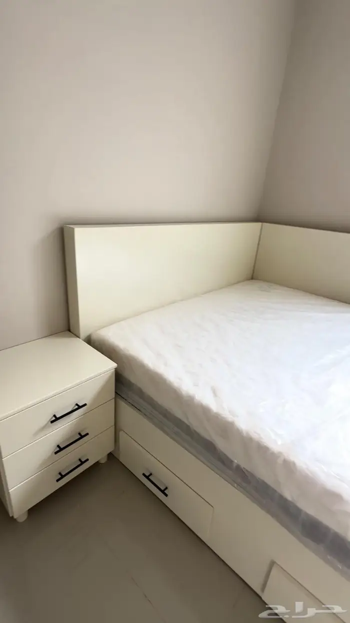 Full room (bed wardrobe desk night table) 0