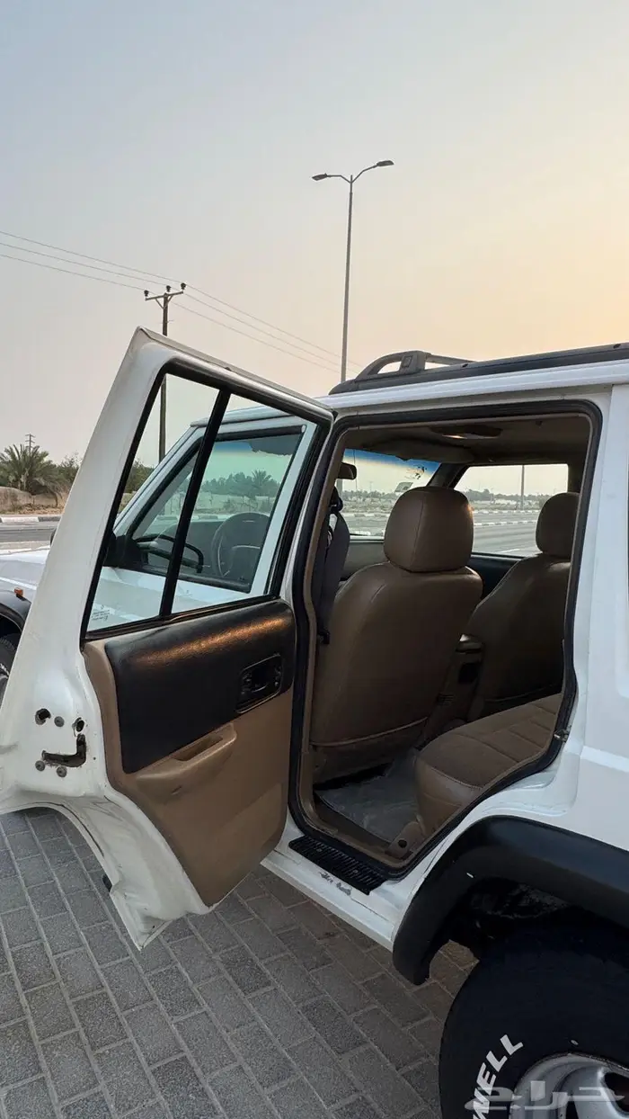 للبيع جيب شيروكي 2001 سعودي 5