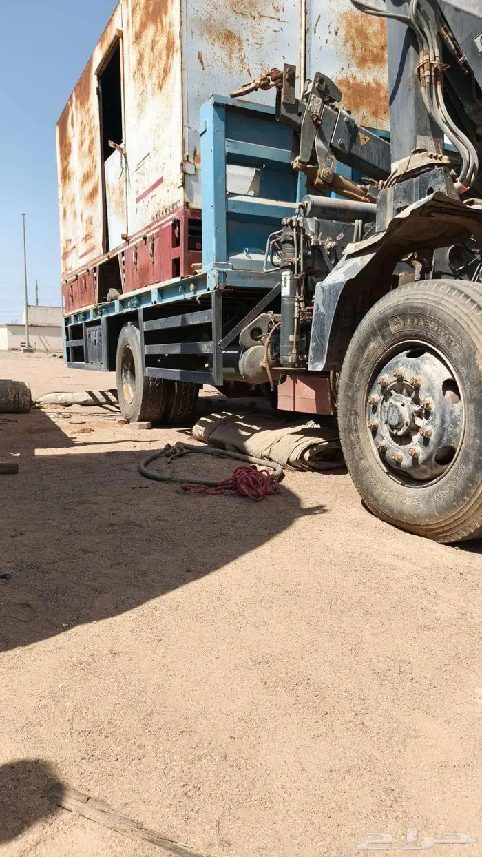 مستوبيشي موديل 2005 مع ونش طن للبيع 2