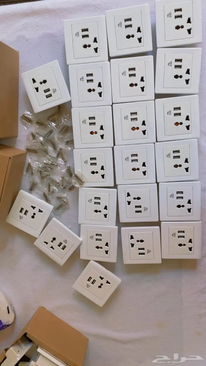 افياش كهرباء ثلاثي مع USB جديدة 3