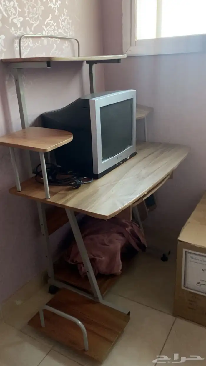 طاولة كمبيوتر 0