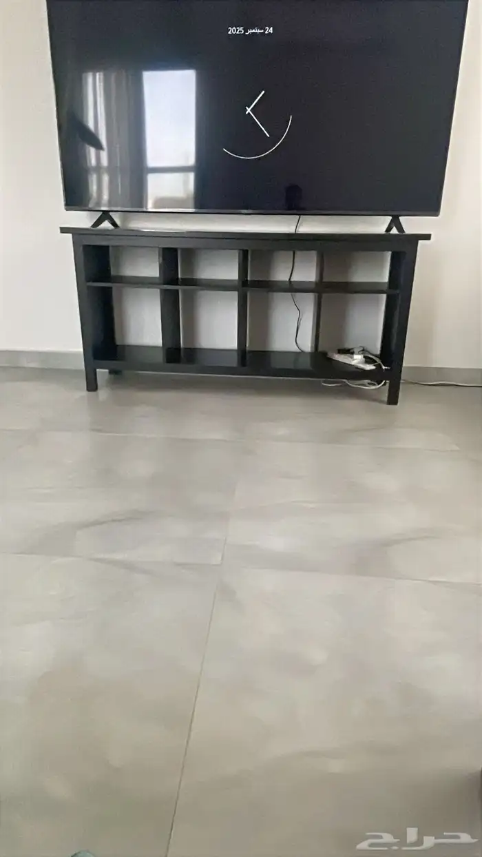 مجموعة طاولة تلفاز وطاولة قهوة وطاولة خدمات ودولاب قهوة نفس 1