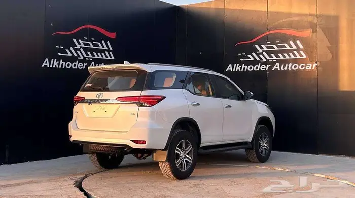 تويوتا فورتشنر VX1 بنزين 2025 لدى شركة عبدالمجيد الخضر 4