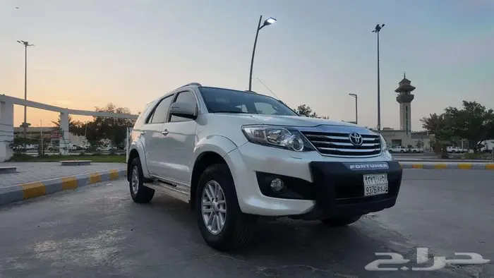تايوتا فورتشنر 2014 ابيض 6 سلندر دبل 4