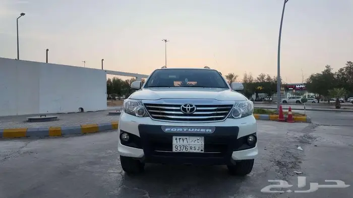 تايوتا فورتشنر 2014 ابيض 6 سلندر دبل 12
