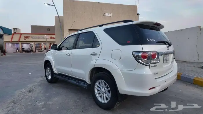 تايوتا فورتشنر 2014 ابيض 6 سلندر دبل 9