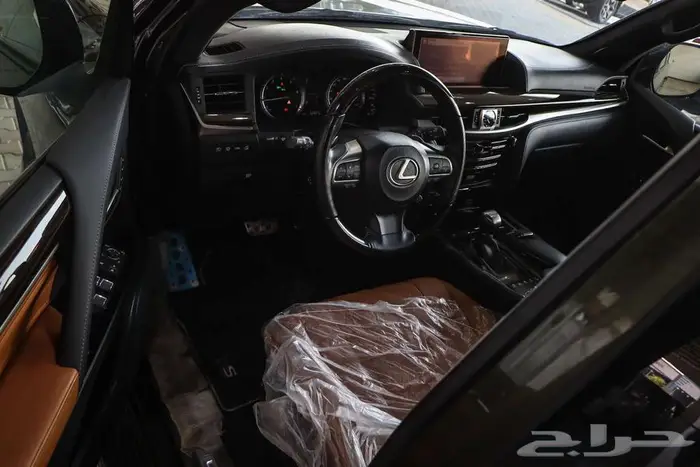 جيب لكزس بلاك دشن LX 570S موديل 2021 6