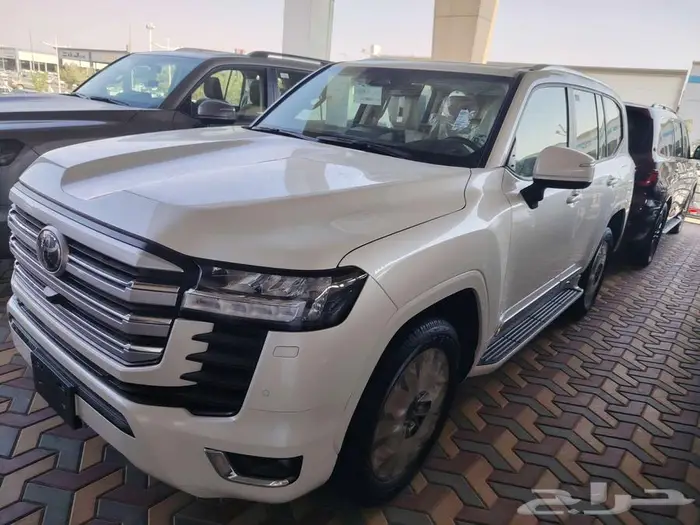 لاند كروزر GXR 2025 5