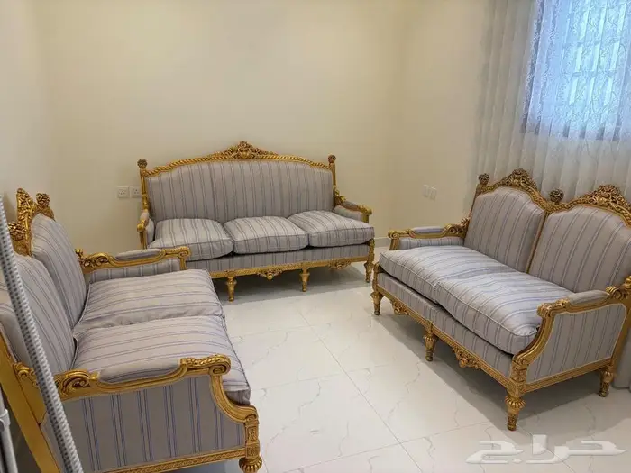 طقم كنب كلاسيك شبه جديد 5