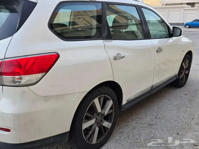 للبيع نيسان باثفايندر SV 2014 - دبل 4x4 - نص فل 3