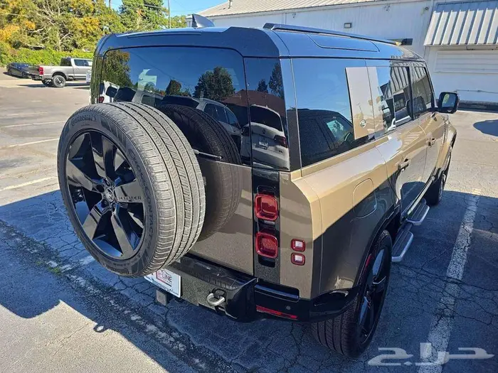 Land Rover Defender 110 X-Dynamic SE 3