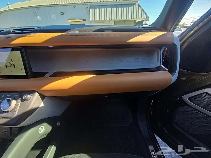 Land Rover Defender 110 X-Dynamic SE 7