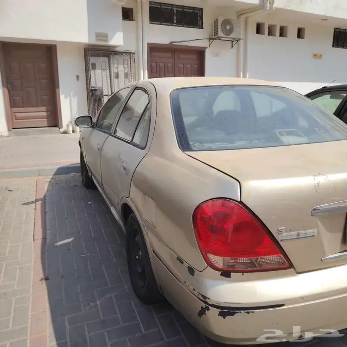 سيارة نيسان صني 2004 1