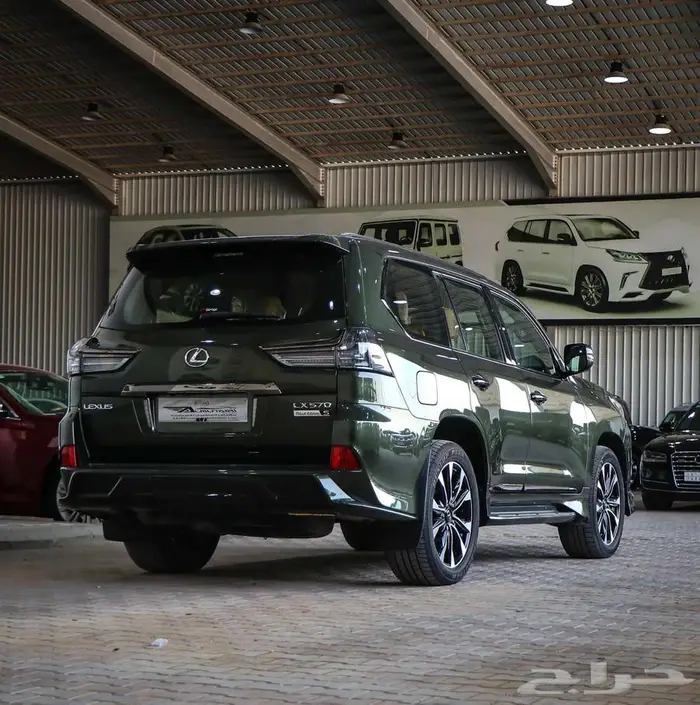 جيب لكزس بلاك دشن LX 570S موديل 2021 14