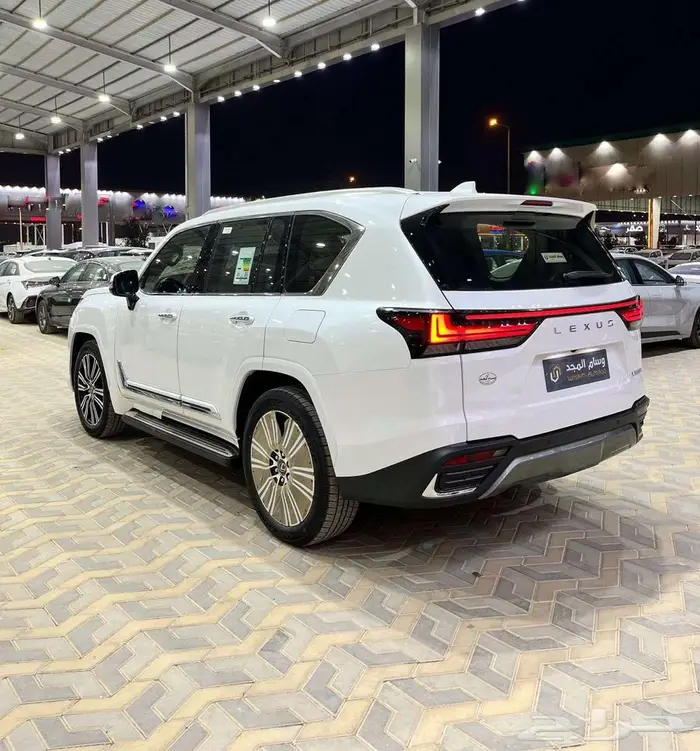 لكزس LX600 BB بنزين موديل 2025 سعودي ابيض داخلي جملي 4