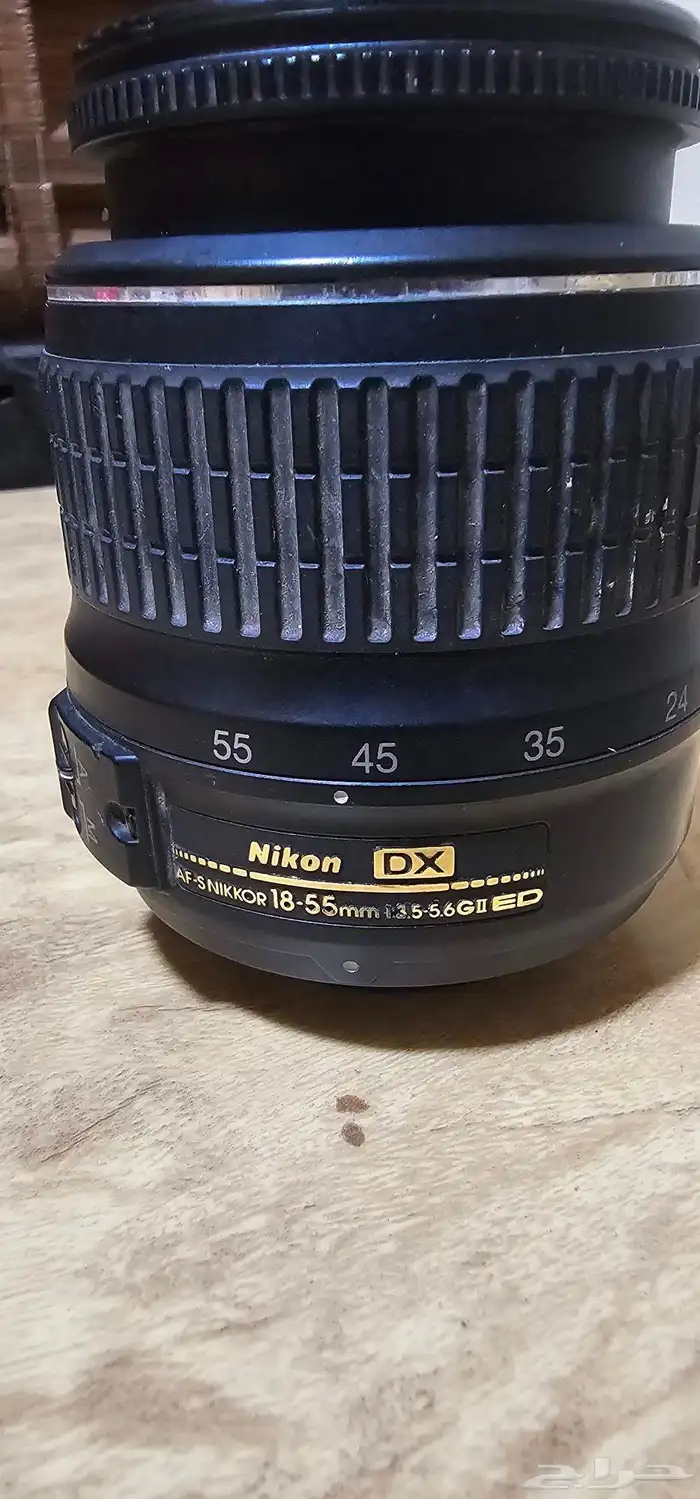 عدسة كاميرا نيكون 2