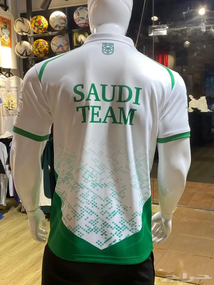 تفصيل اطقم ملابس رياضيه حسب الطلب 3