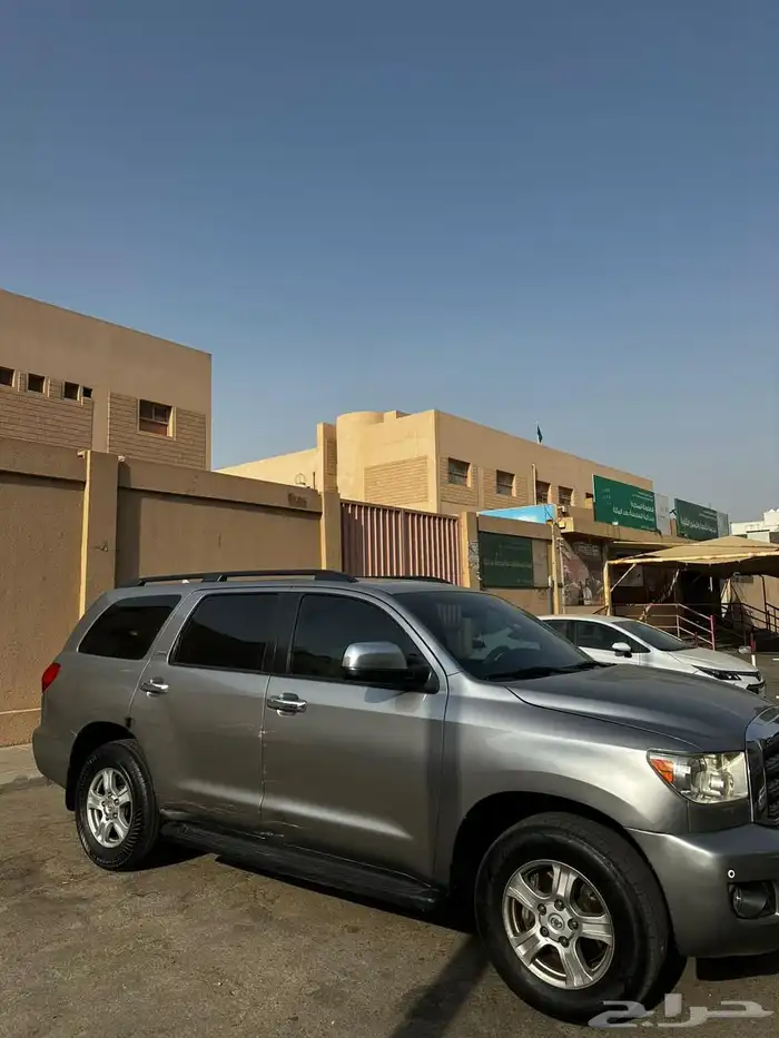 سيارة تويوتا من نوع سيكويا 1