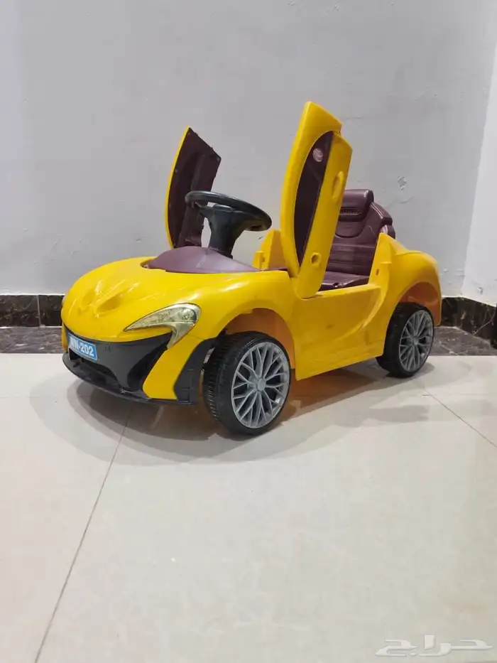 سيارة اطفال مع ريموت 1