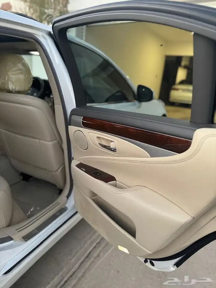 لكزس LS 460 ( شبه جديده ) 3