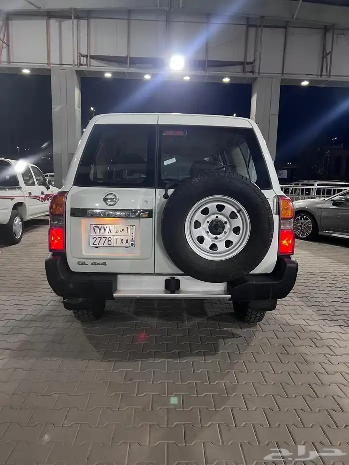 جيب نيسان اربع ابواب موديل 2009 6